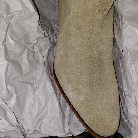 Boots - Picture 4 of 5